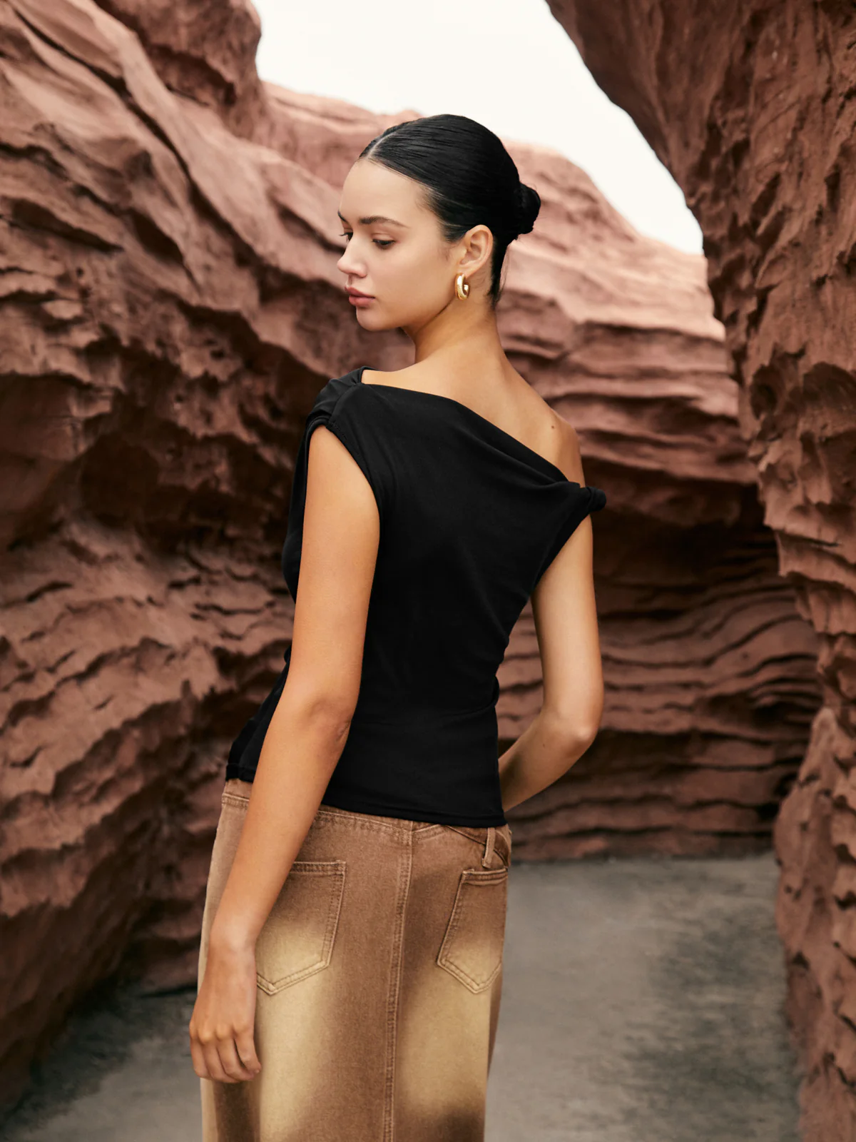 Asymmetric Knotted One-Shoulder Top - Takermore