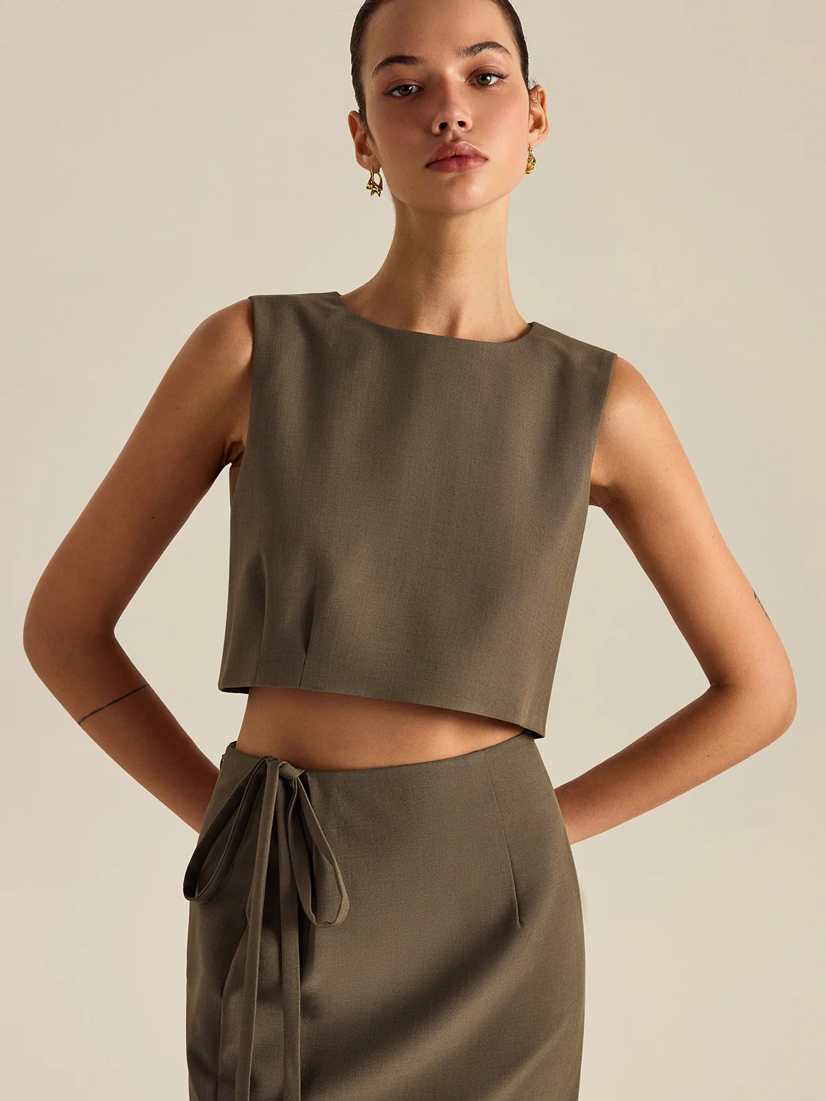 Sleeveless Round-Neck Crop Top - Takermore