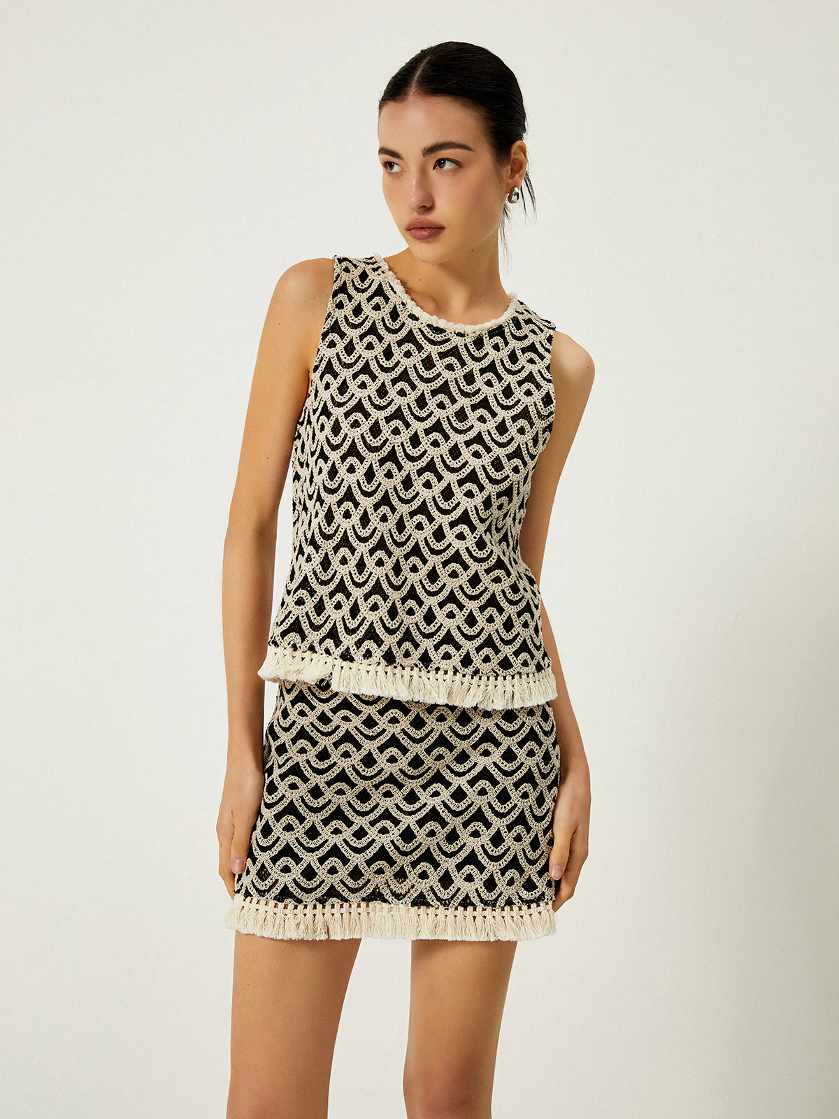 Crochet Wave Pattern Tassel Decor Tank Top - Takermore