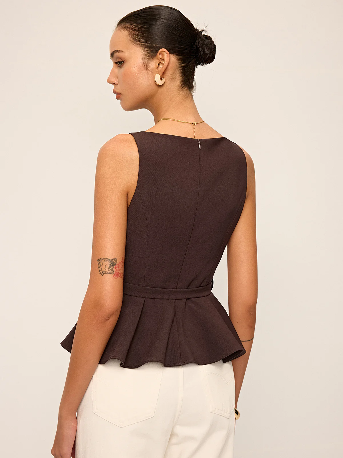 Sleeveless Peplum Top with Metal Buckle Belt - Takermore