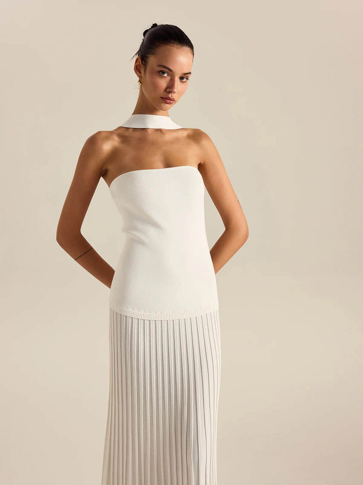 Halterneck Pleated Maxi Dress - Takermore