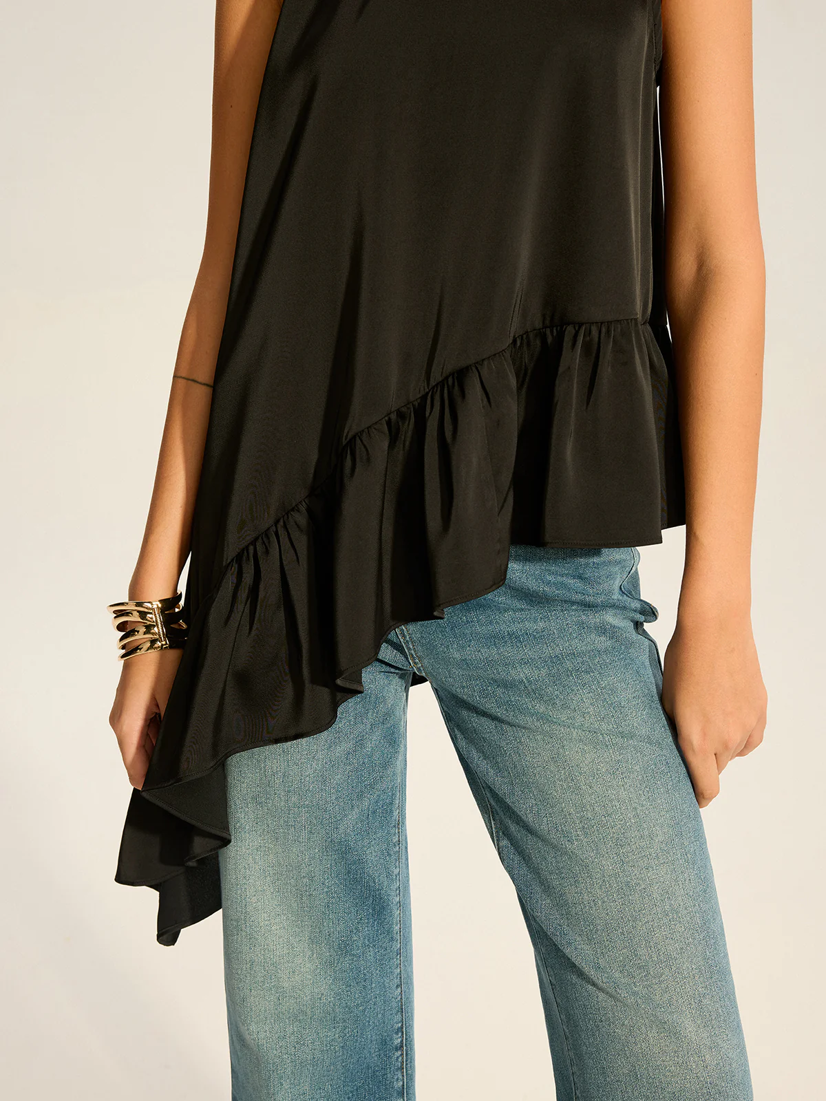 Asymmetric Ruffle Hem Halter Top - Takermore