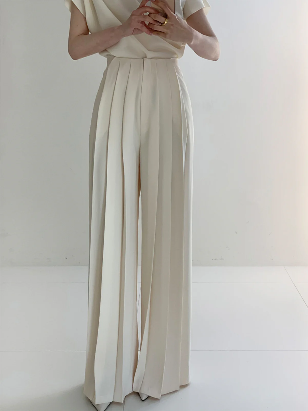 Pleated High Waist Wide Leg Pants - Takermore