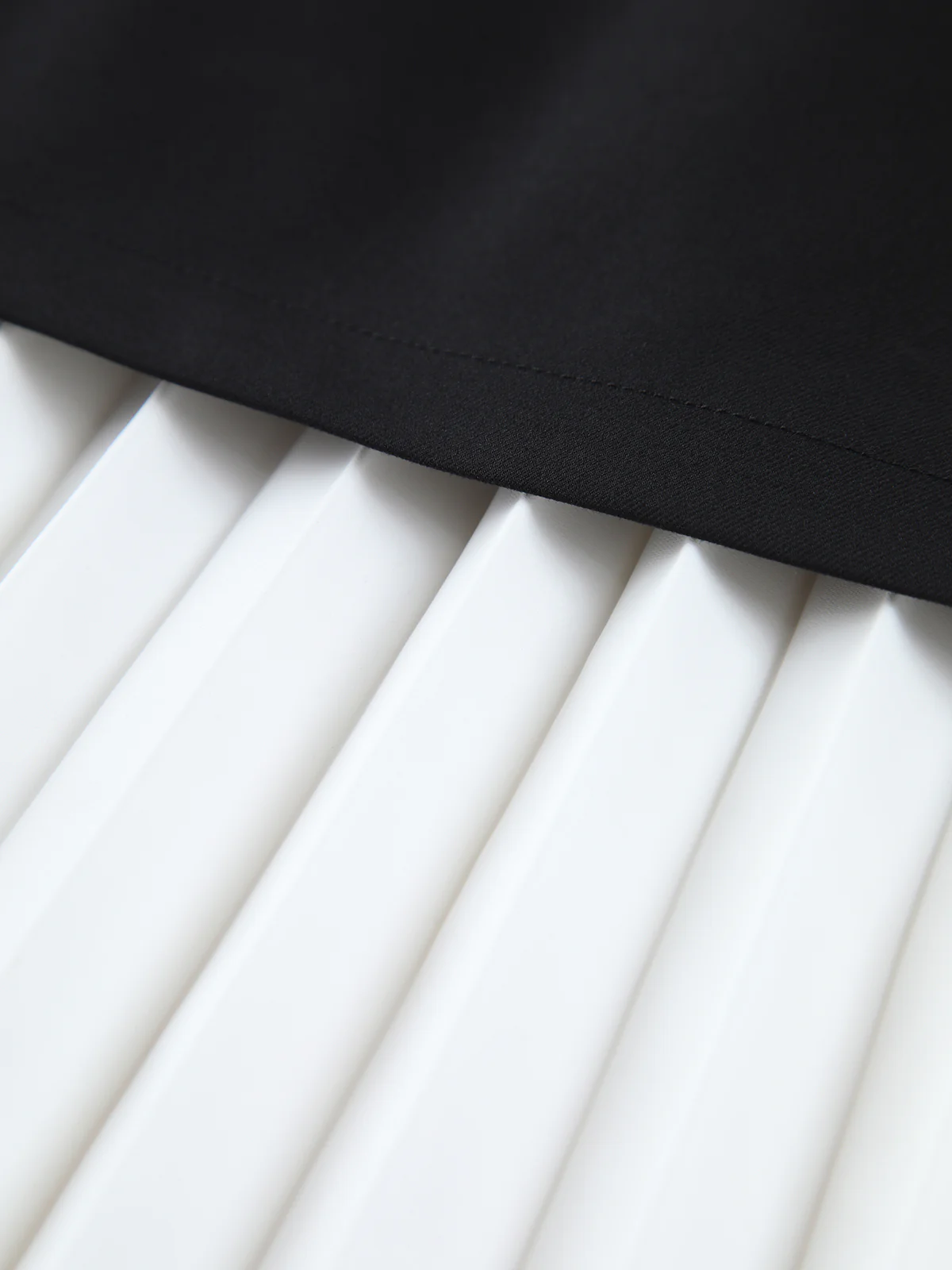 Two Tone Pleated Long Skirt - Takermore