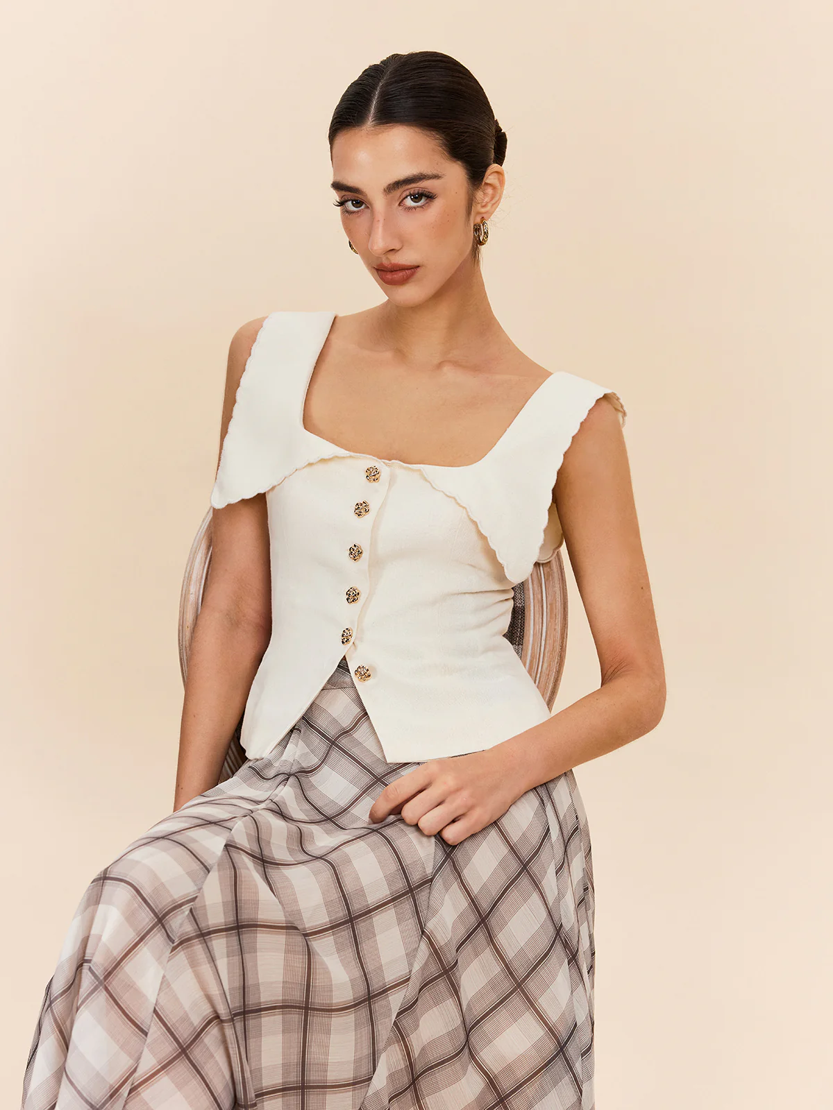 Cotton & Linen Scalloped Collar Buttoned Top - Takermore