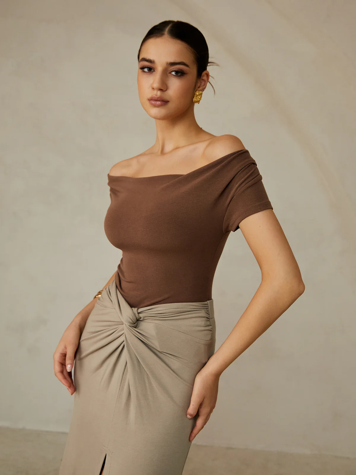 Off-Shoulder Pleated T-Shirt - Takermore