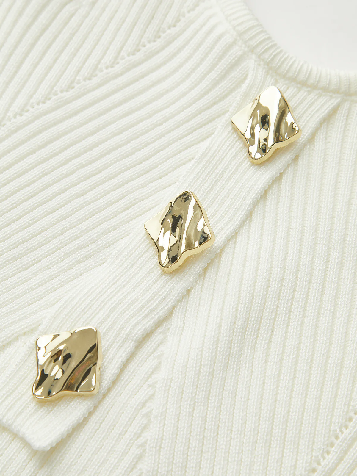 Ribbed Knit Metal Button Cami Top - Takermore