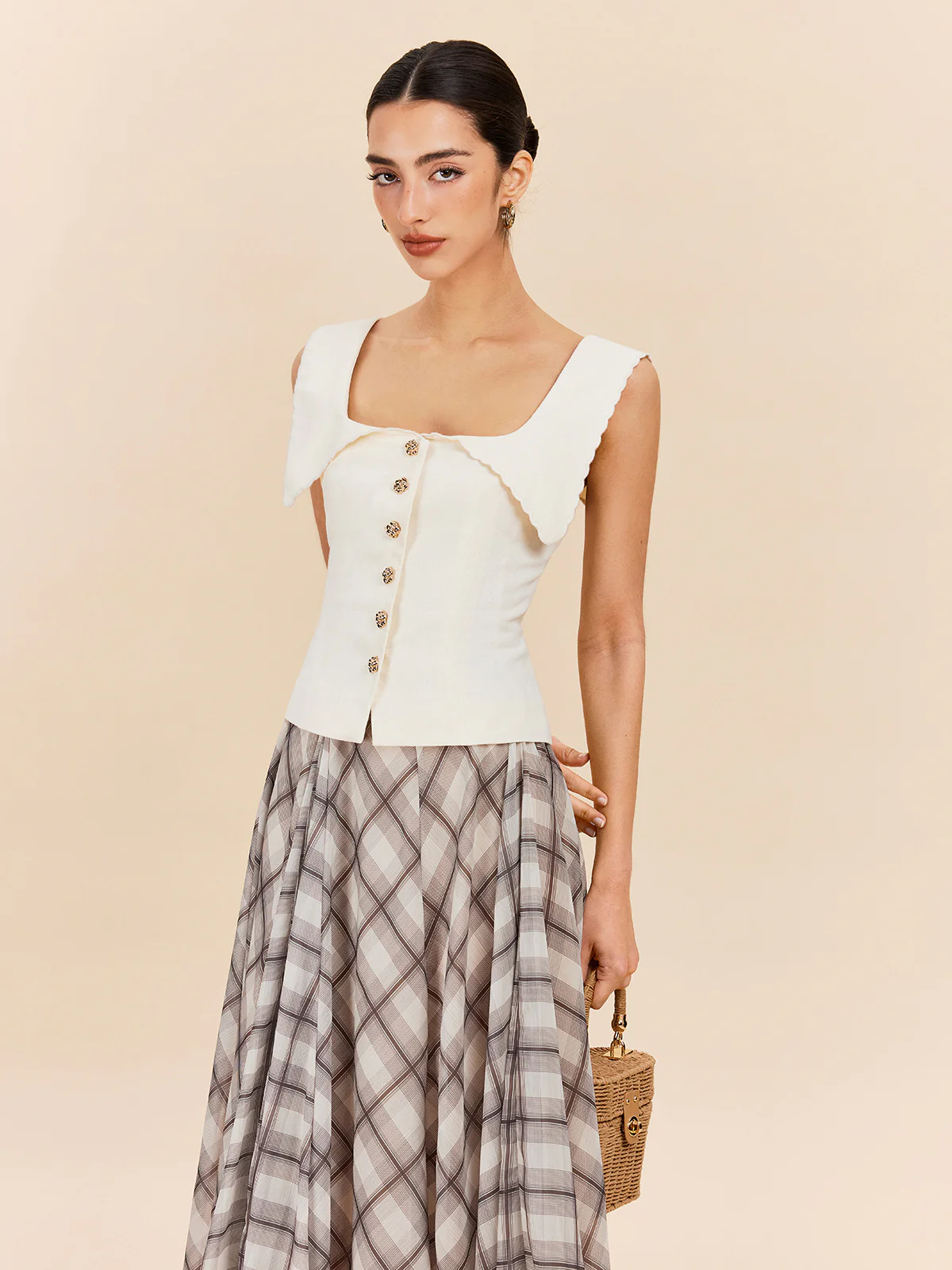 Cotton & Linen Scalloped Collar Buttoned Top - Takermore