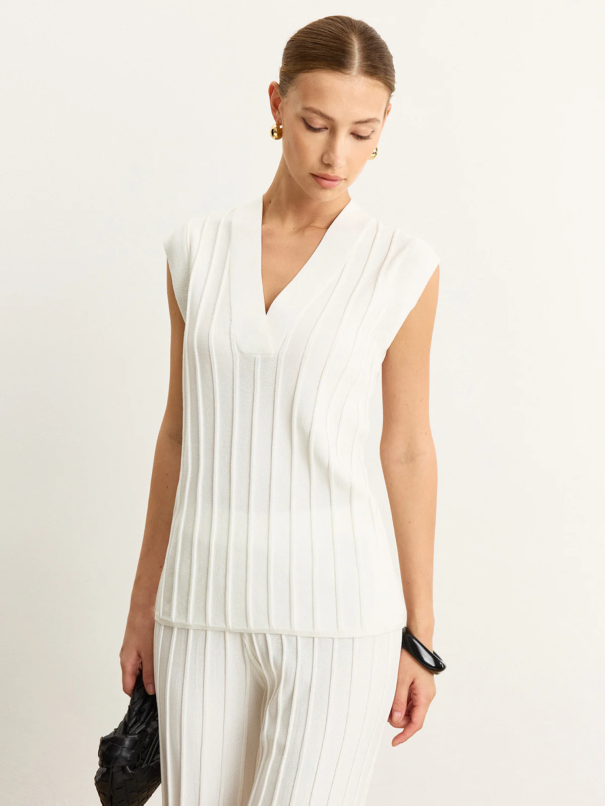 Ribbed Knit V-Neck Tank Top - Takermore