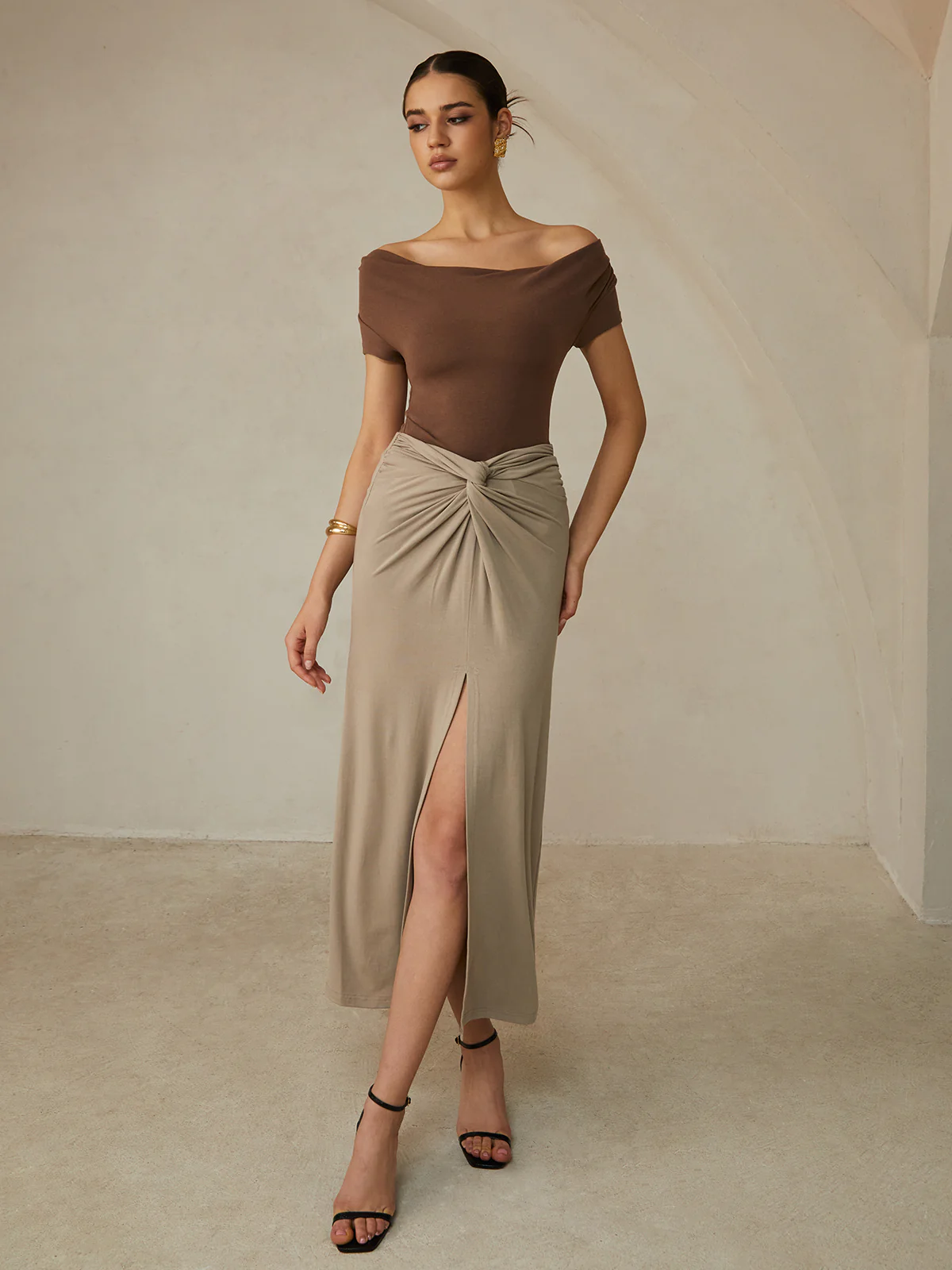 Off-Shoulder Pleated T-Shirt - Takermore