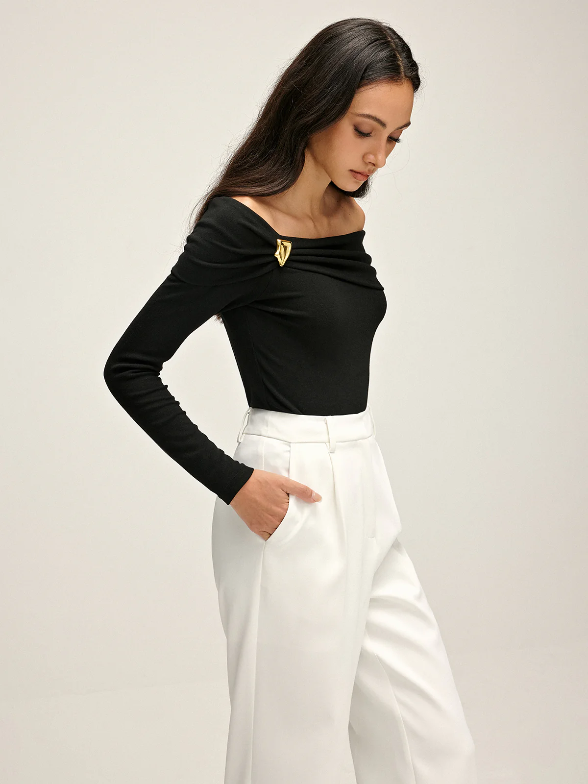 Pleated Off Shoulder T-Shirt - Takermore