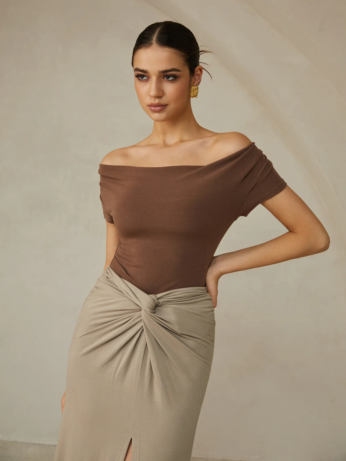 Off-Shoulder Pleated T-Shirt - Takermore