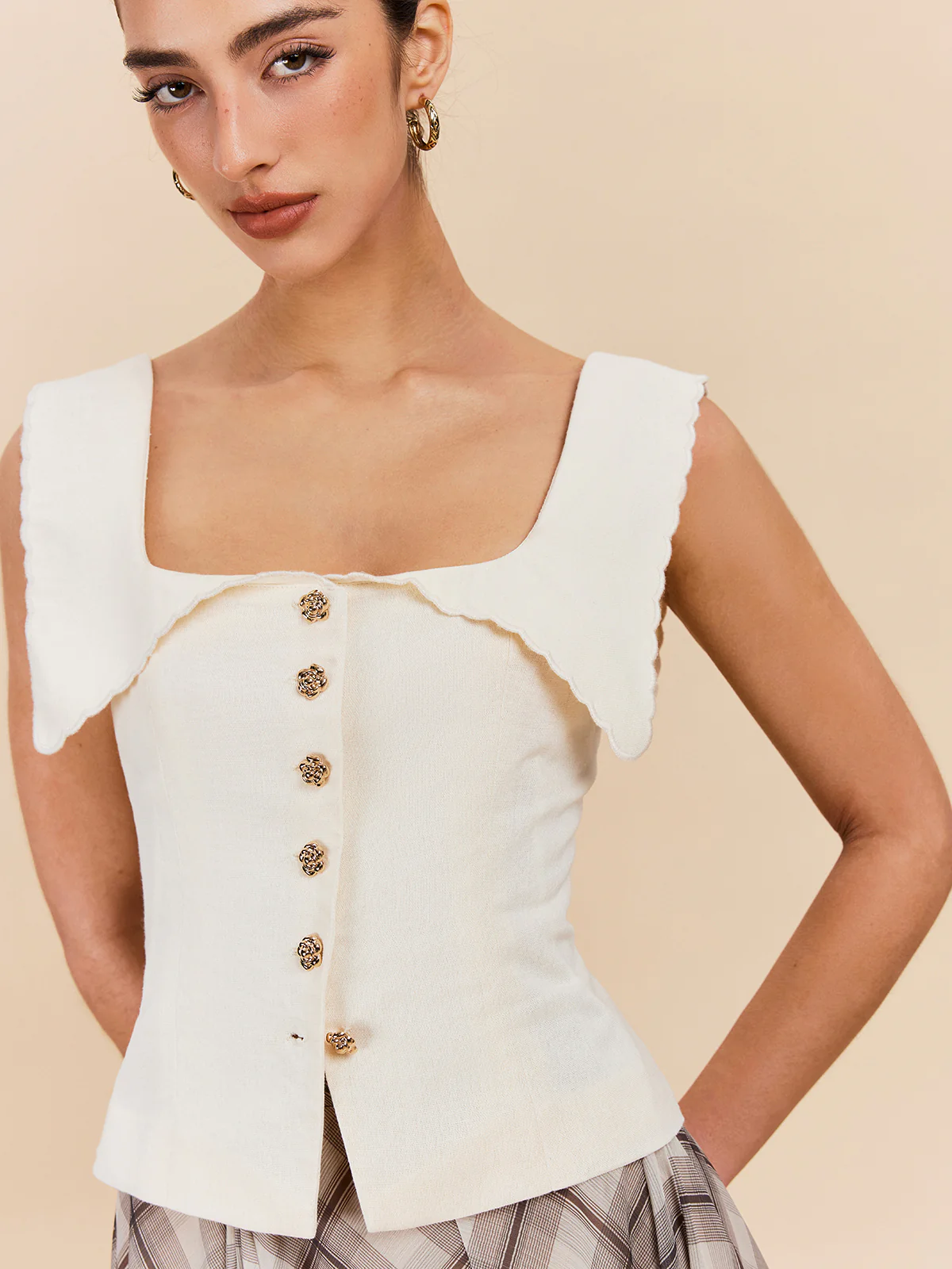 Cotton & Linen Scalloped Collar Buttoned Top - Takermore