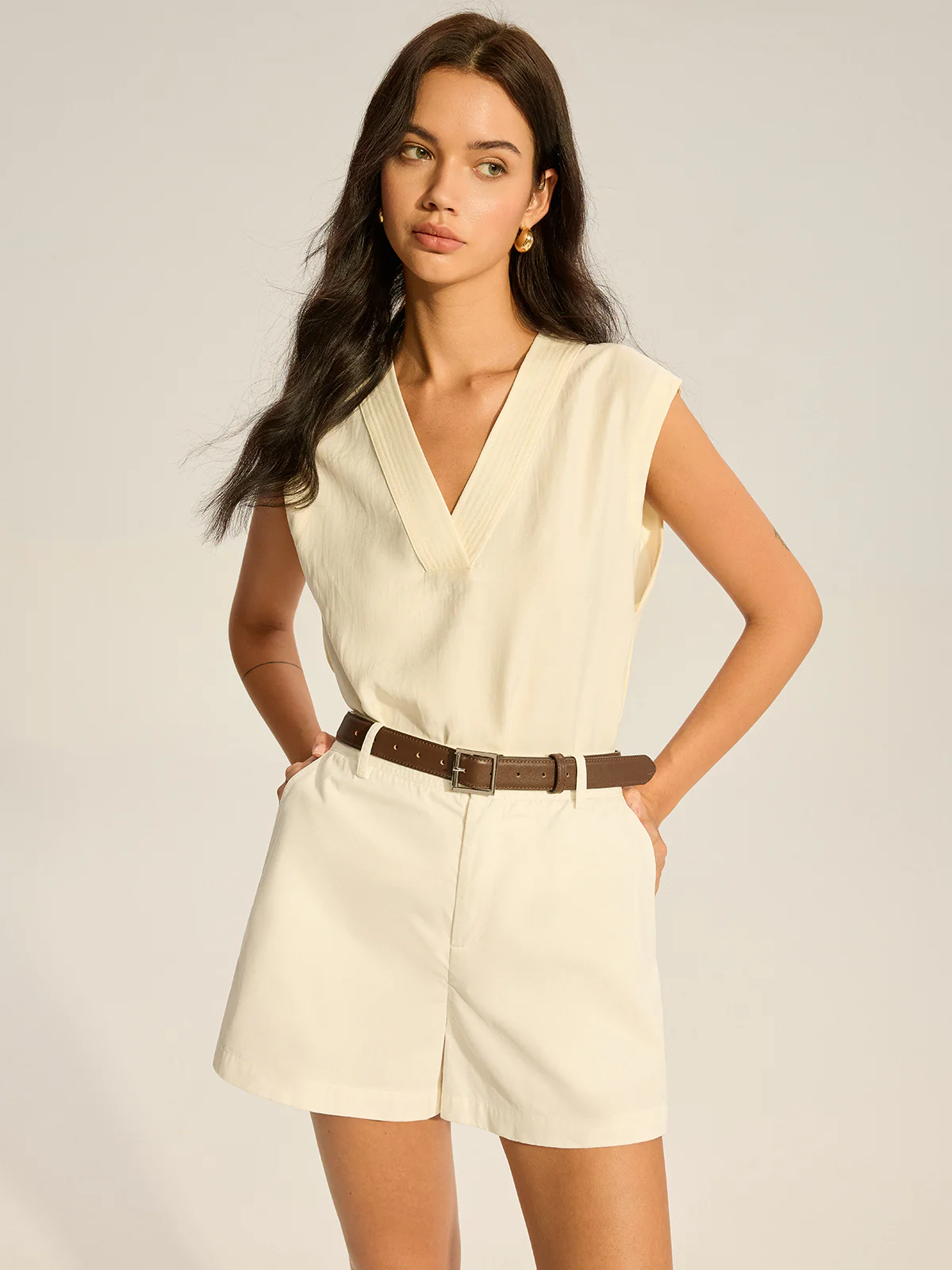 Sleeveless V-Neck Top with Piped Trim - Takermore