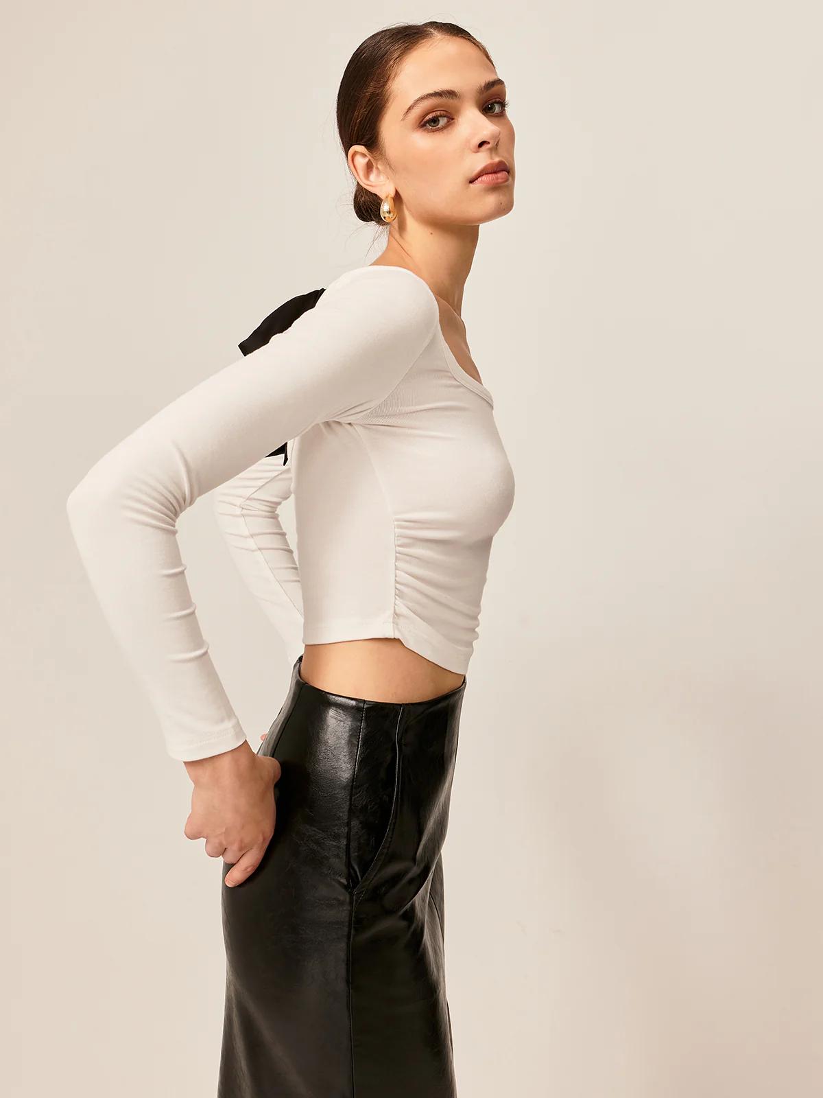 Backless Pleated Bow Crop T-Shirt - Takermore