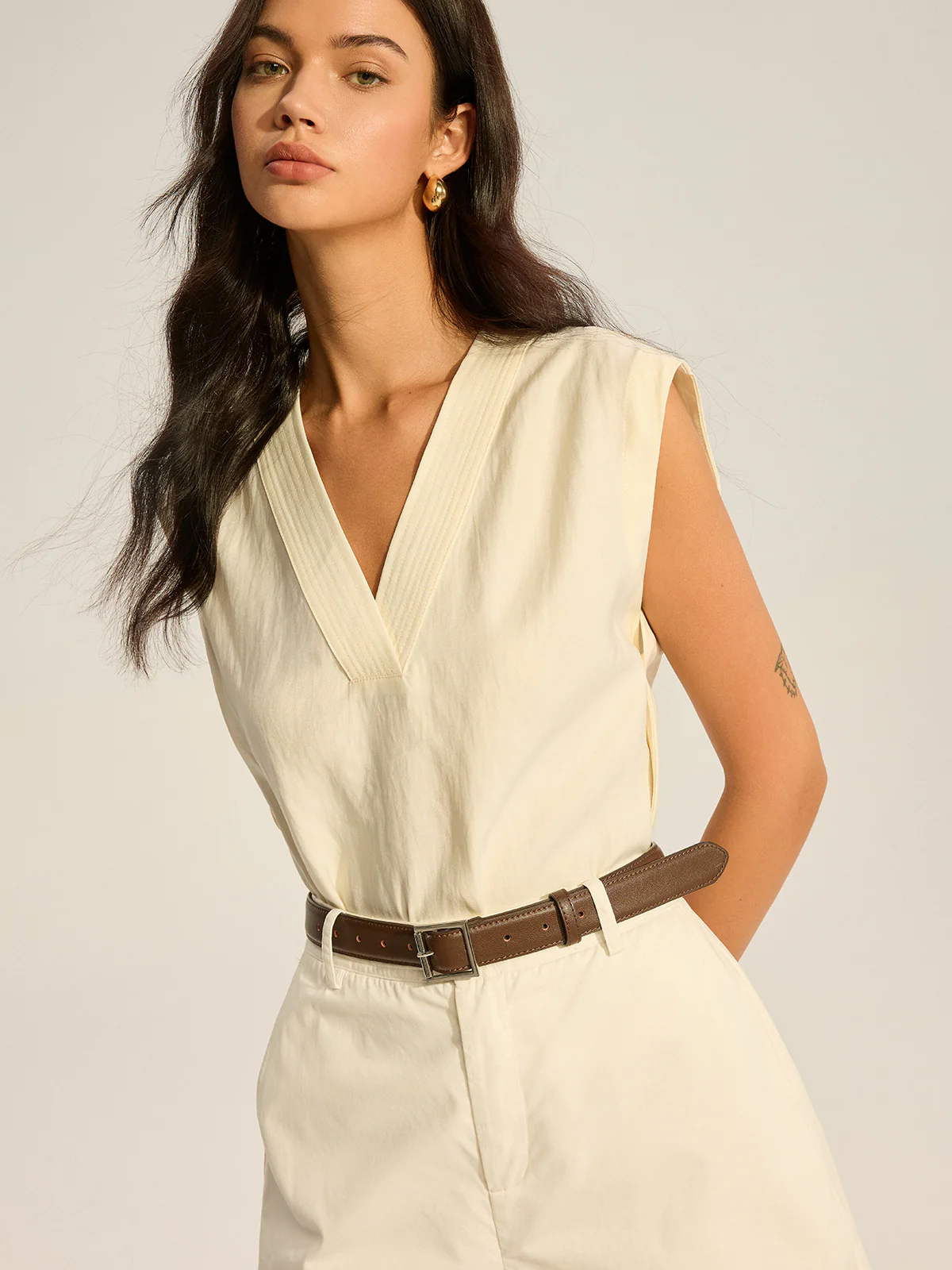 Sleeveless V-Neck Top with Piped Trim - Takermore