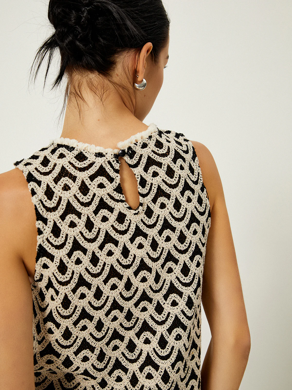 Crochet Wave Pattern Tassel Decor Tank Top - Takermore