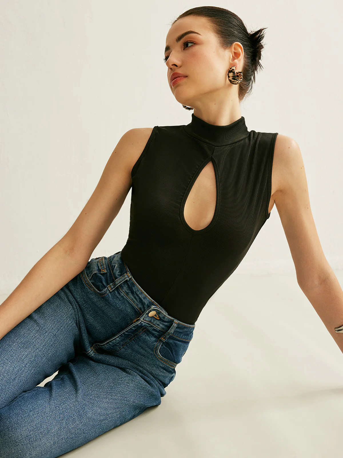 Keyhole Mock Neck Top - Takermore