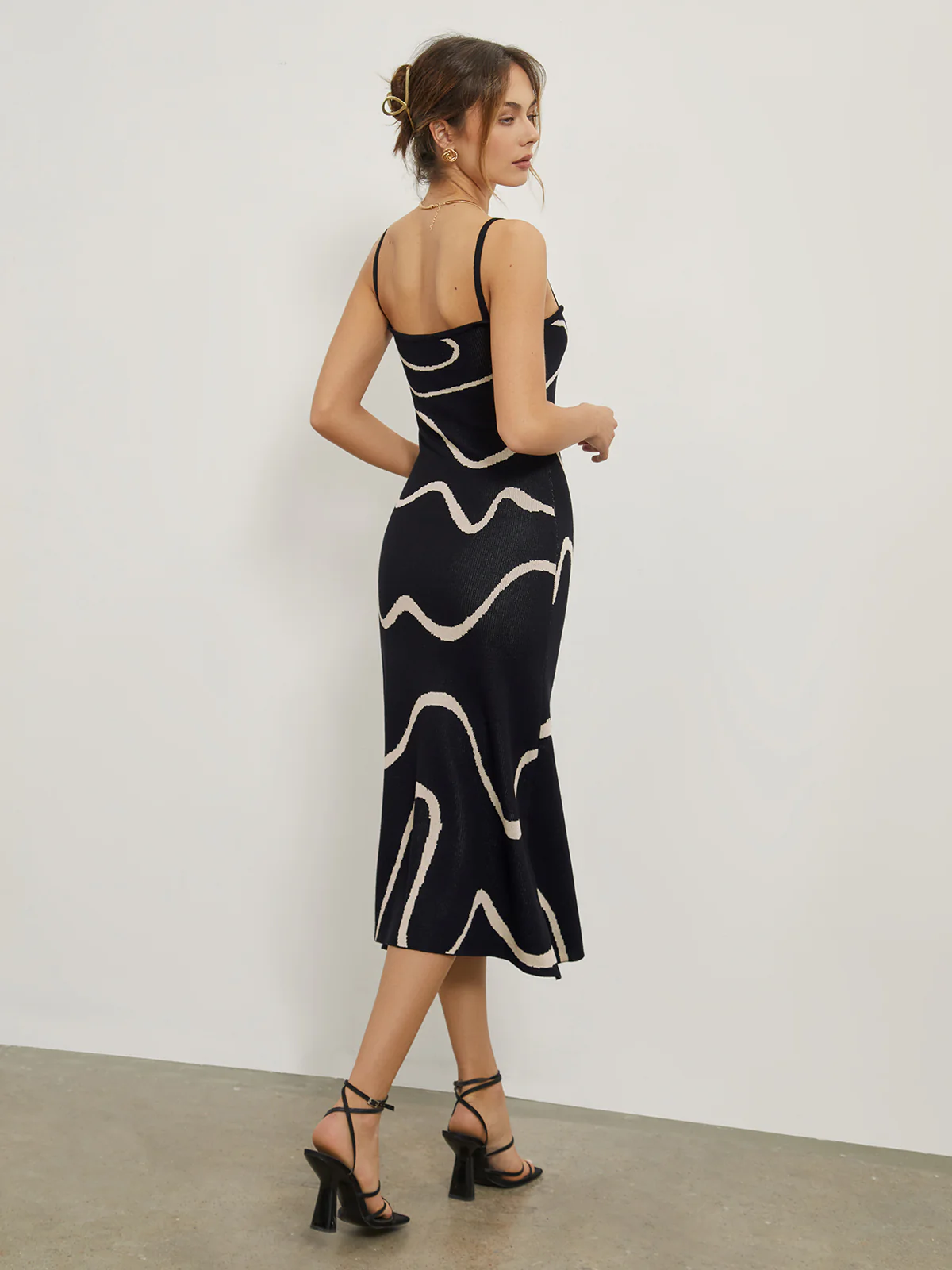 Wavy Print Strap Midi Dress - Takermore