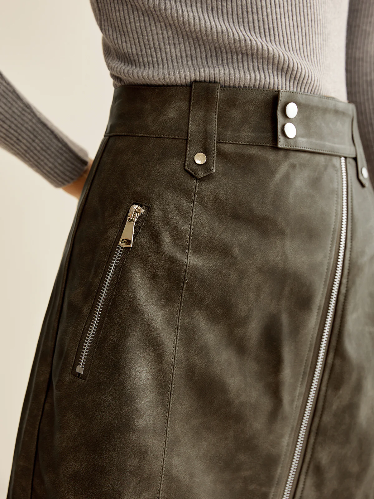 Asymmetrical Zipper Pockets Faux Leather Skirt - Takermore