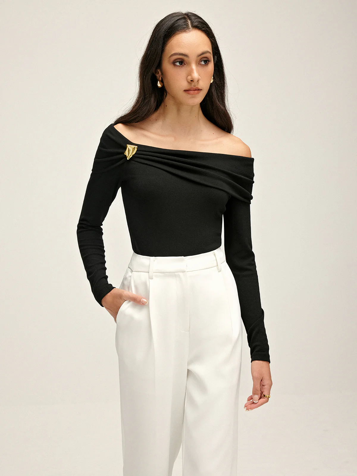 Pleated Off Shoulder T-Shirt - Takermore