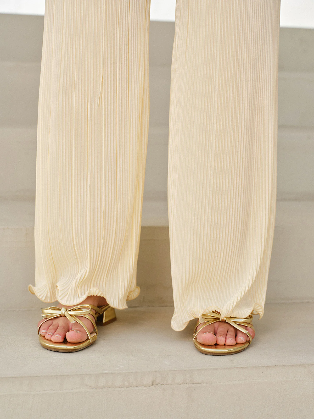 Mid-Rise Vertical Pleated Pants - Takermore