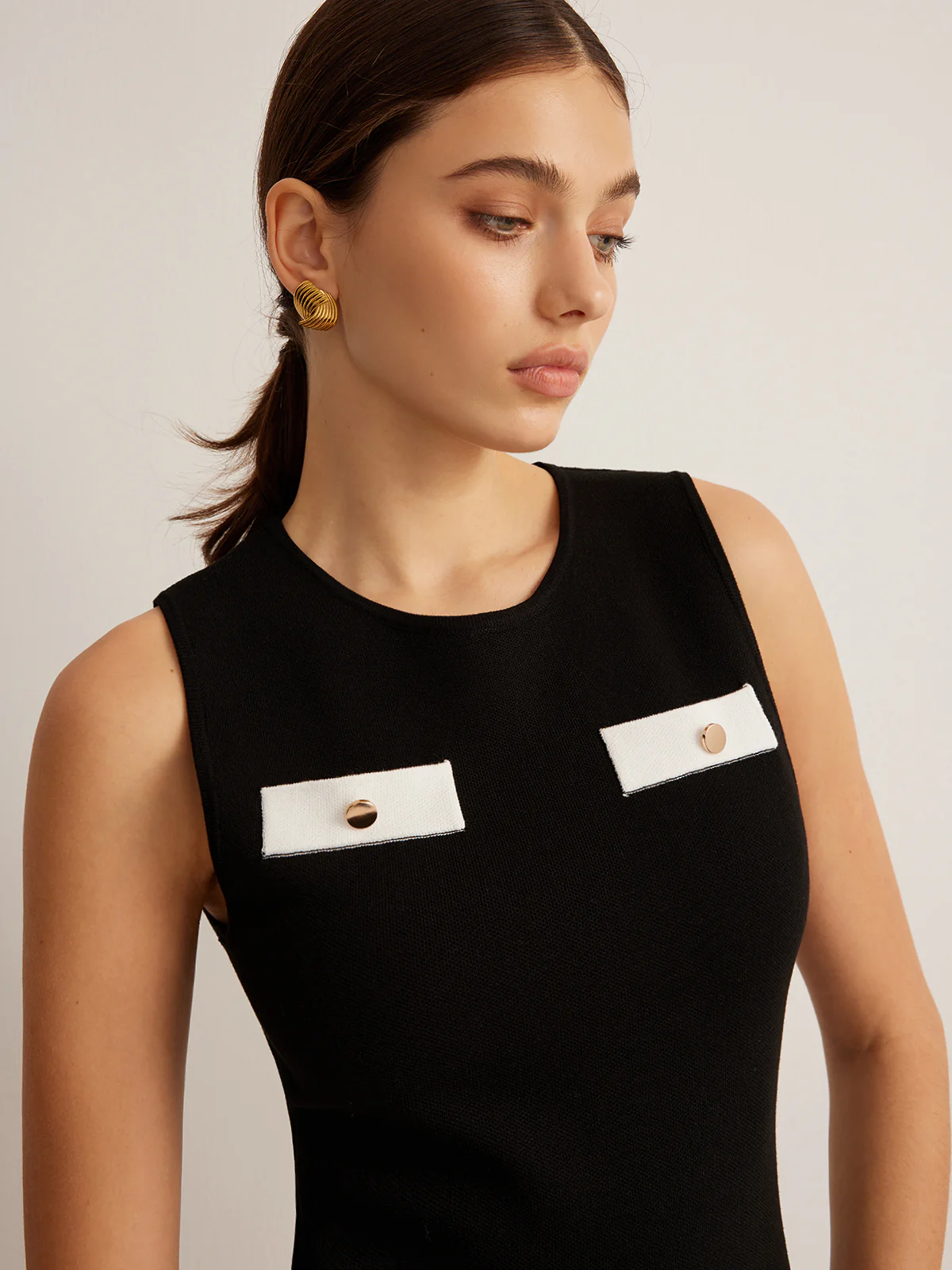 Contrast Binding Sleeveless Sweater Dress - Takermore