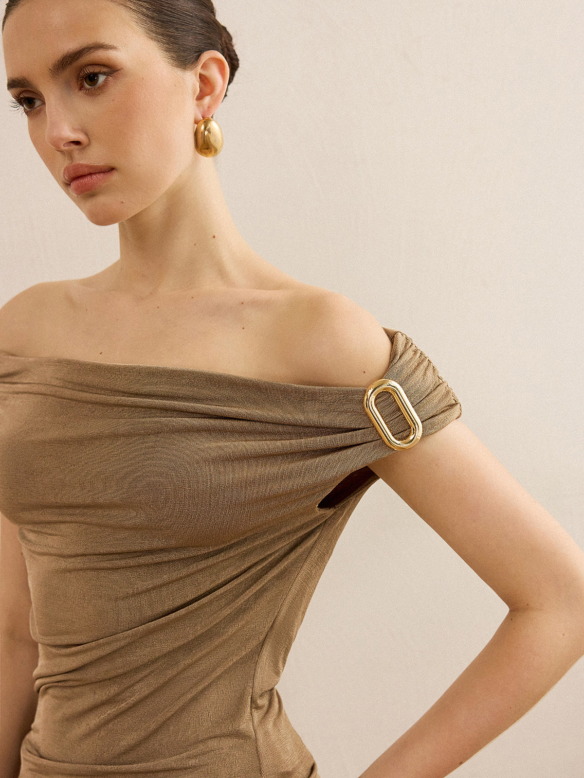 Off-Shoulder Ruched Top with Metal Buckle - Takermore