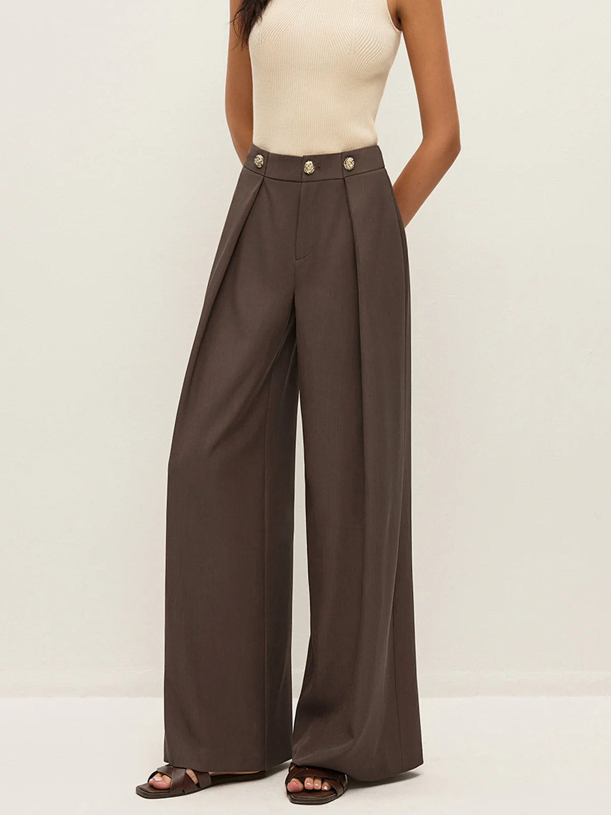 Mid-Waist Metal Detail Pleated Pants - Takermore