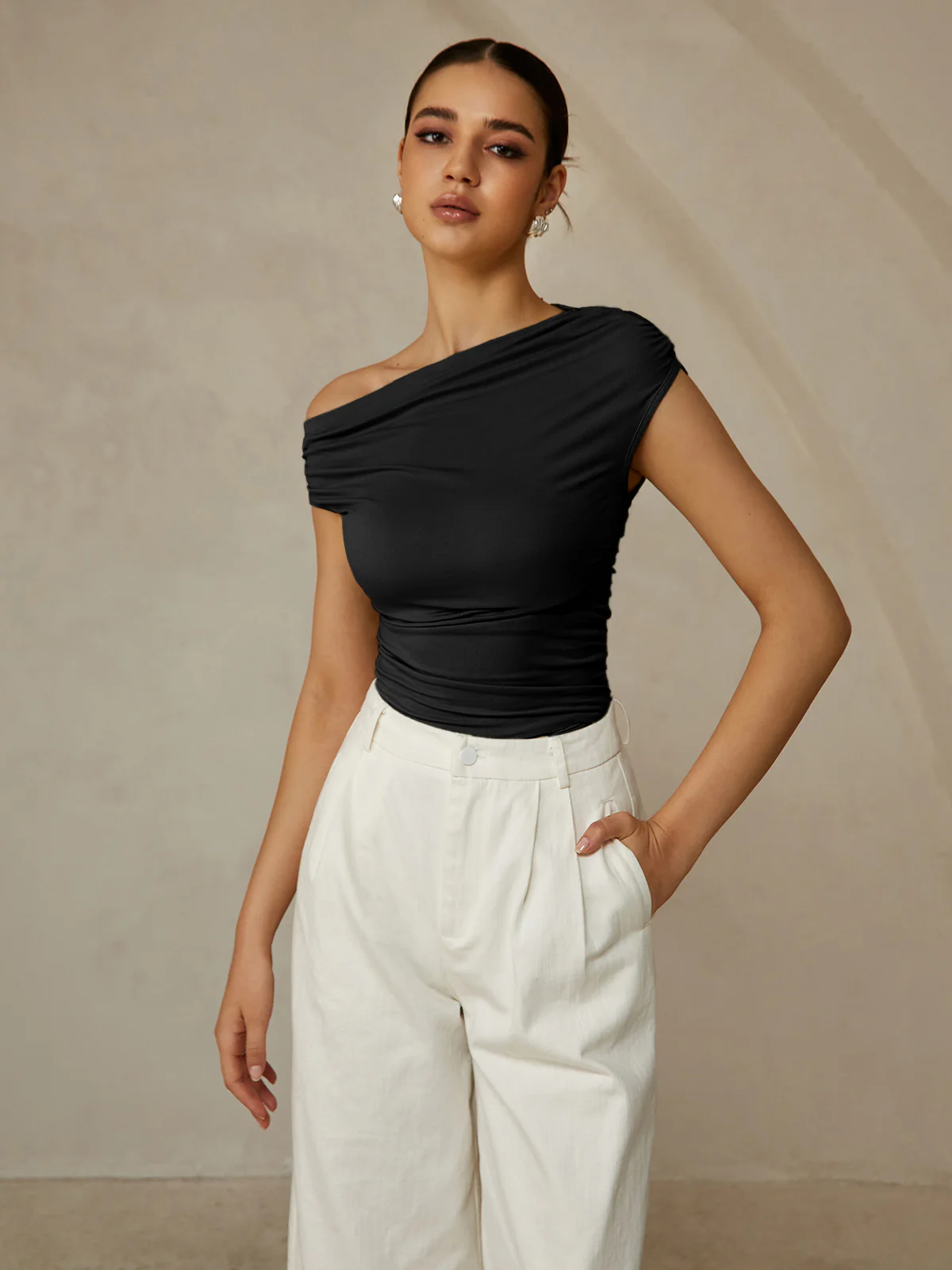 Asymmetrical Neck Sleeveless T-Shirt - Takermore