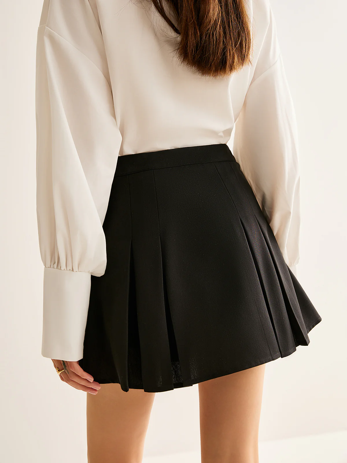 Metal-Belt Pleated Mini Skirt - Takermore