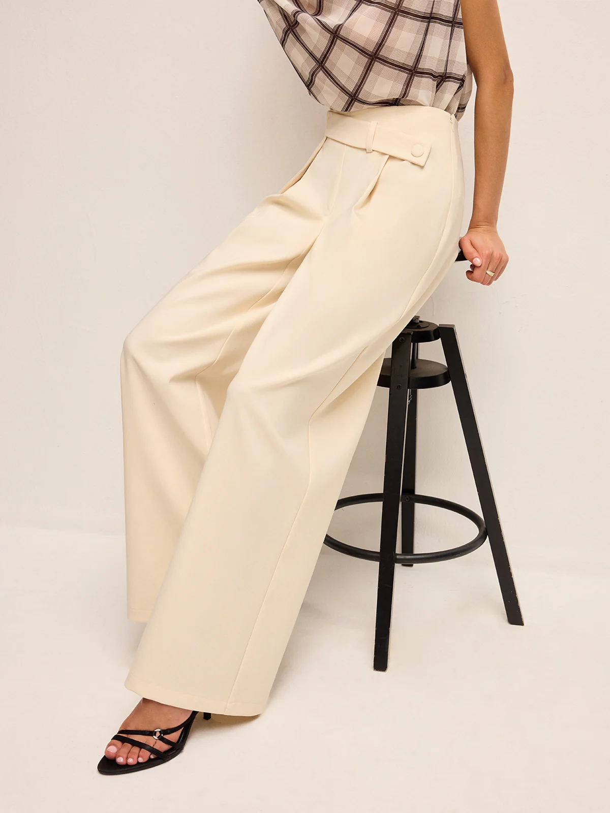 High-Waisted Wide-Leg Pants With Belted Detail - Takermore