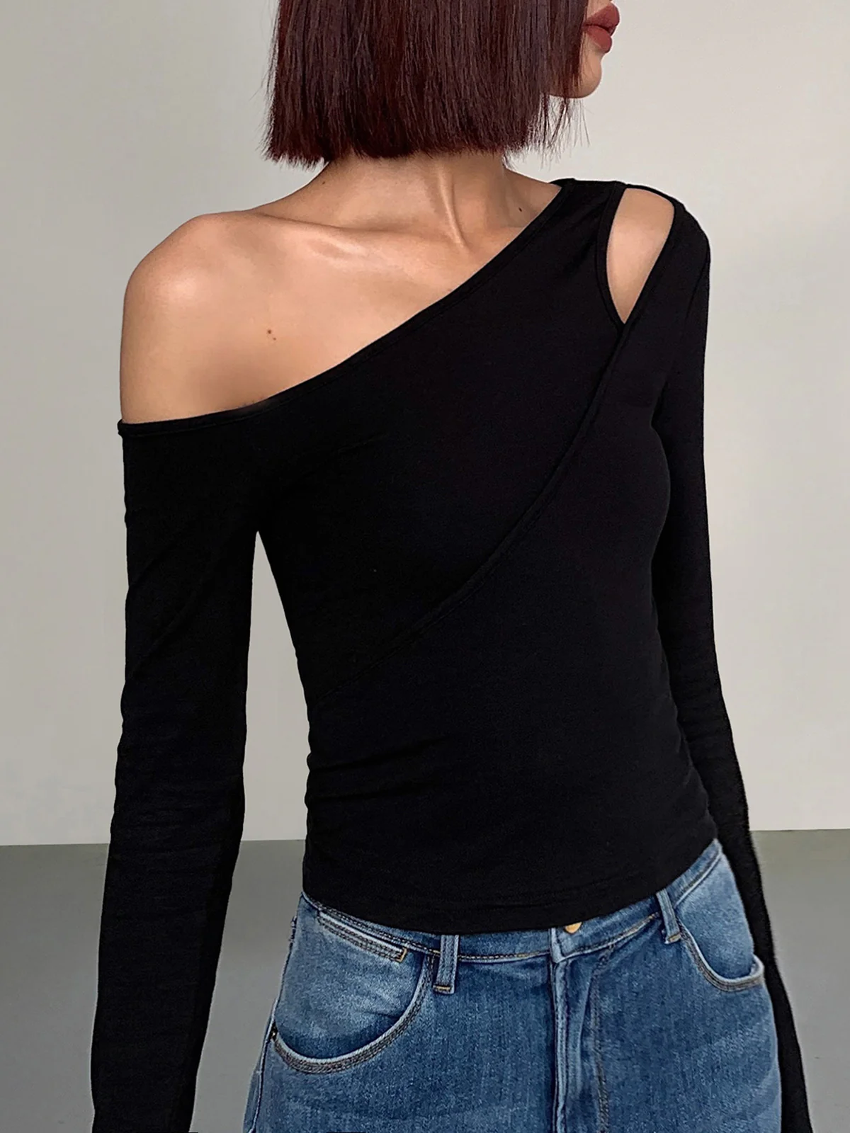 Cut Out Asymmetric Off Shoulder Slinky Long Sleeve Shirt - Takermore