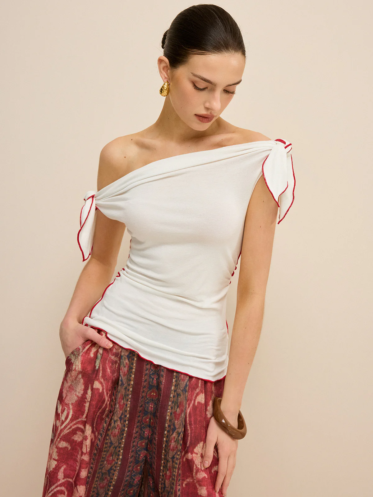 Off-Shoulder Contrast Trim Knotted Top - Takermore