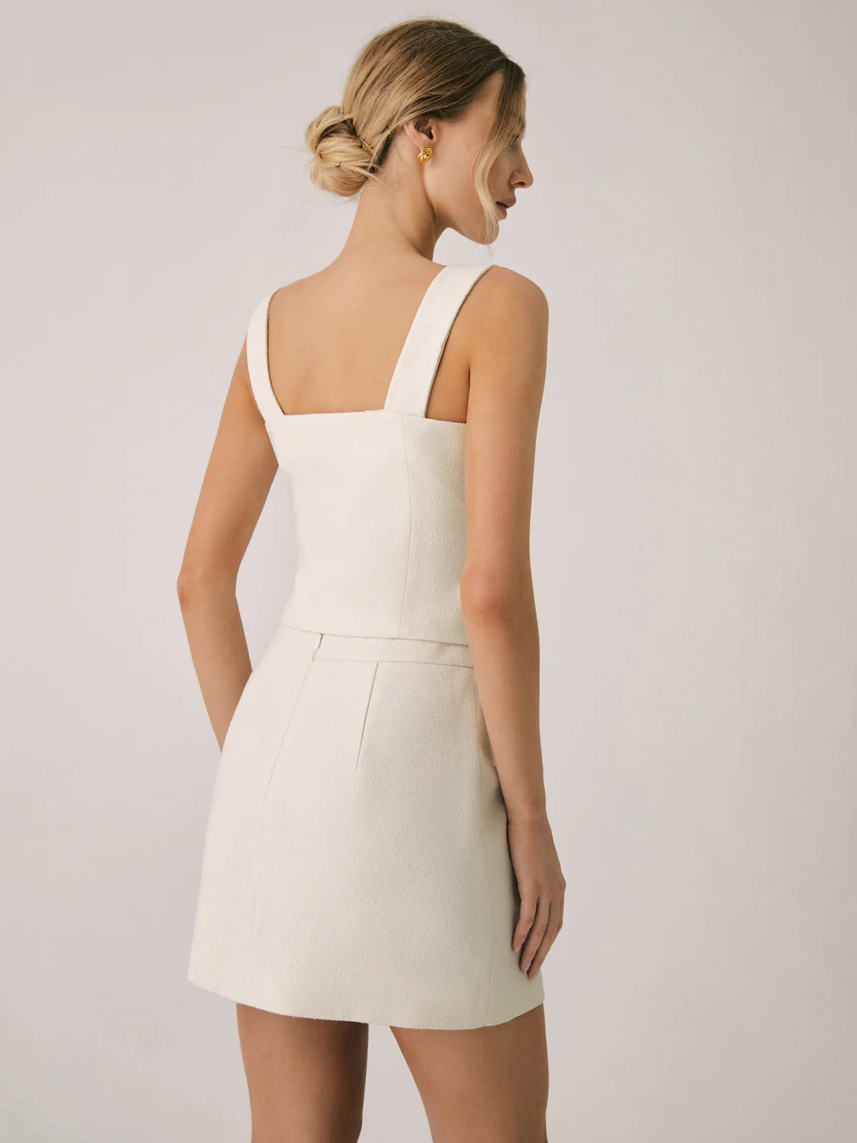 Elegant Pearl Buckle Mini Skirt - Takermore