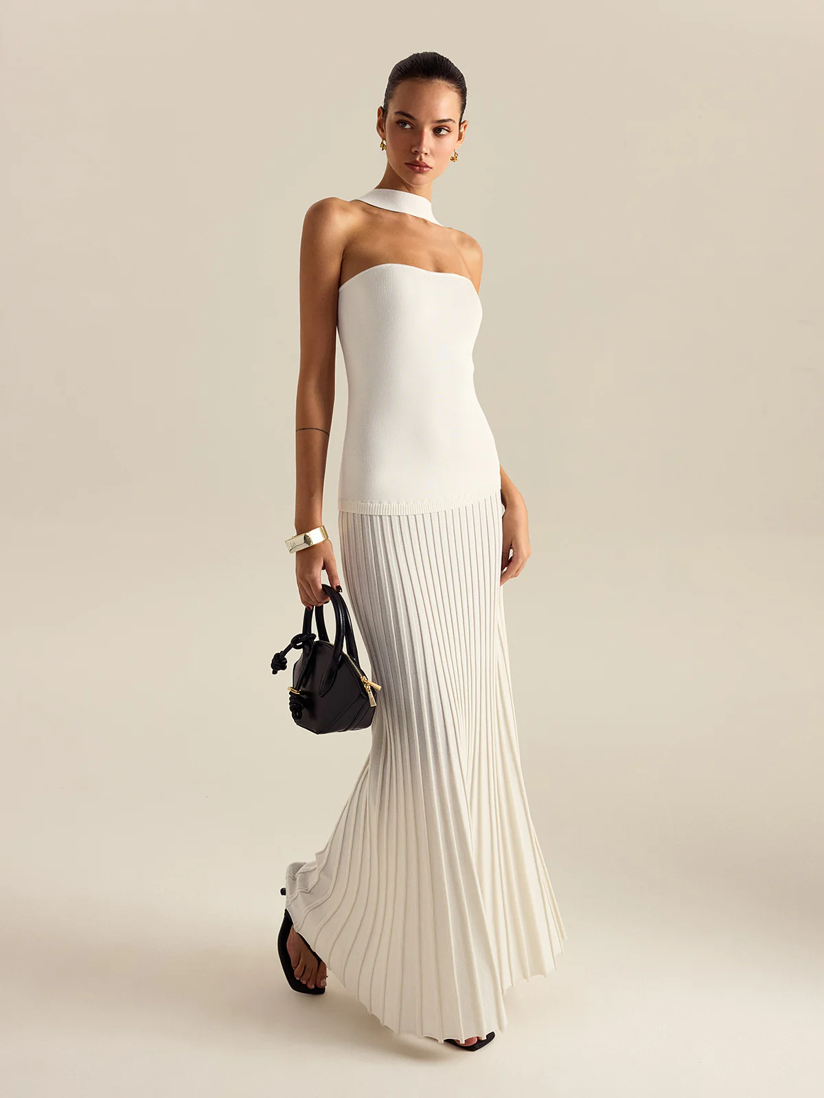 Halterneck Pleated Maxi Dress - Takermore