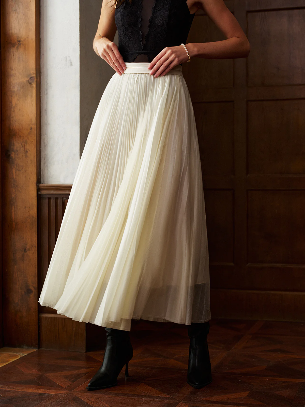 Mid-Waist Pleated Flowy Skirt - Takermore