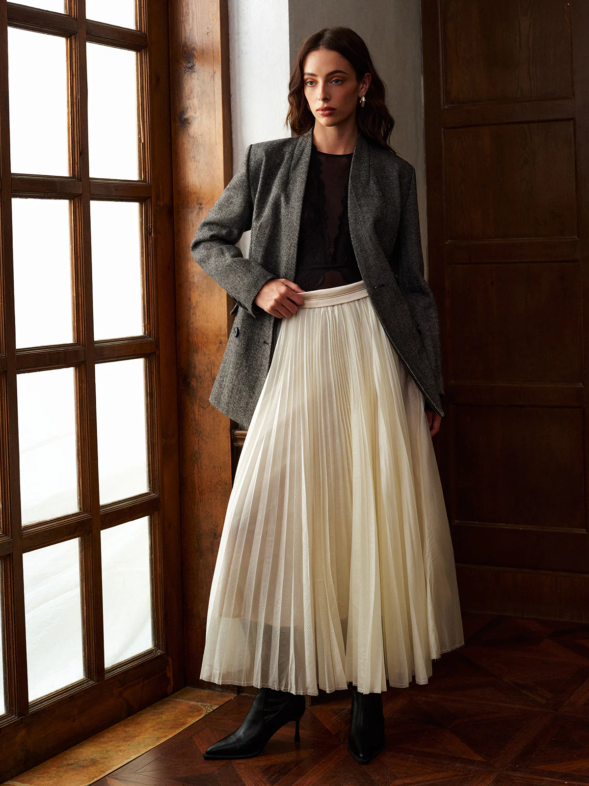 Mid-Waist Pleated Flowy Skirt - Takermore