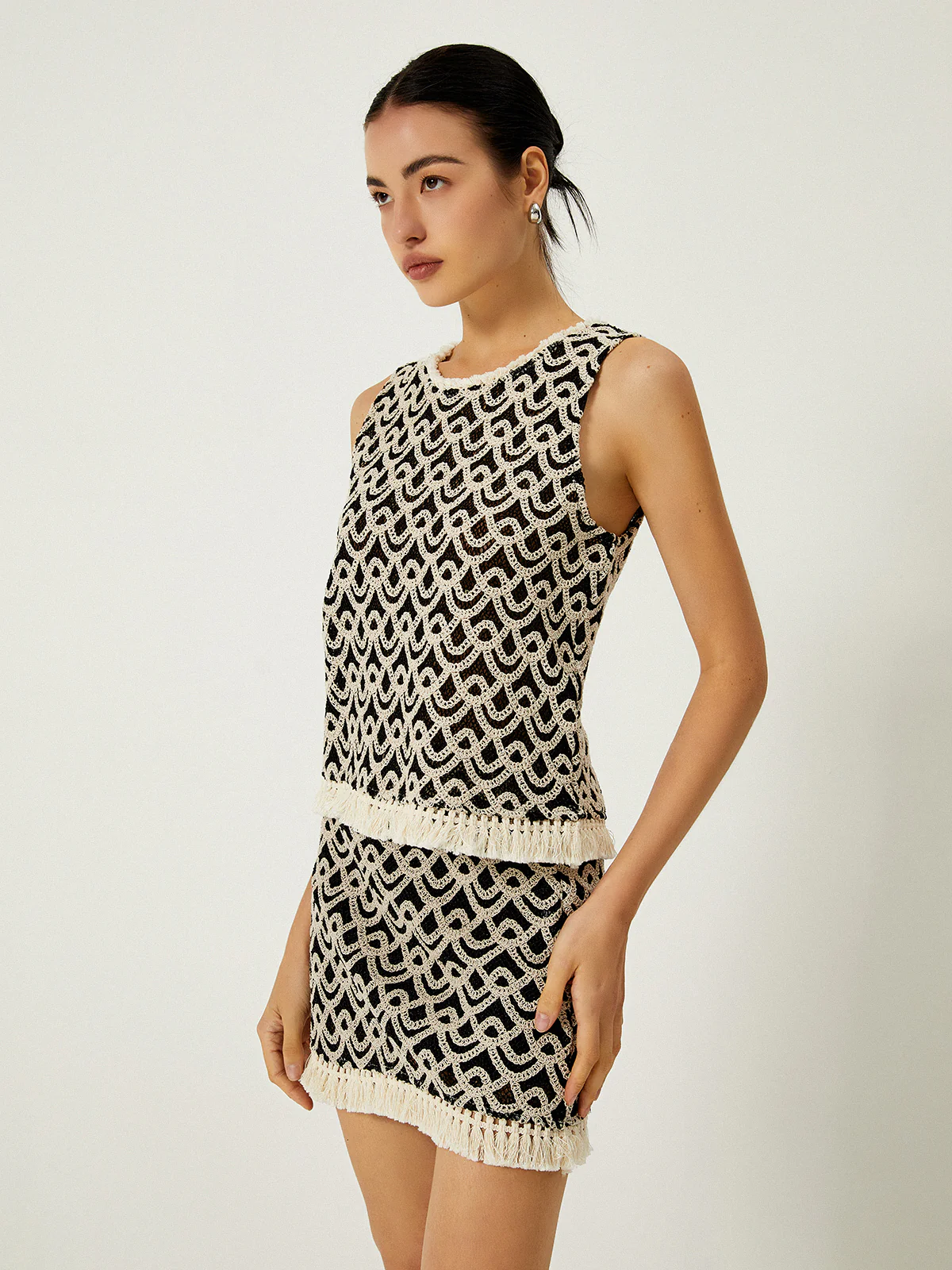 Crochet Wave Pattern Tassel Decor Tank Top - Takermore