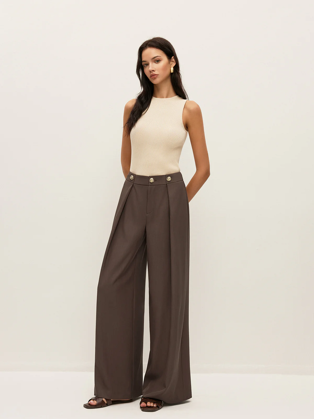 Mid-Waist Metal Detail Pleated Pants - Takermore