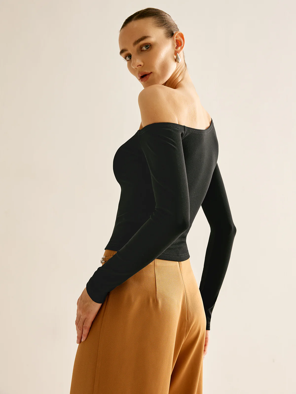 Asymmetrical Cold Shoulder Jersey T-Shirt - Takermore