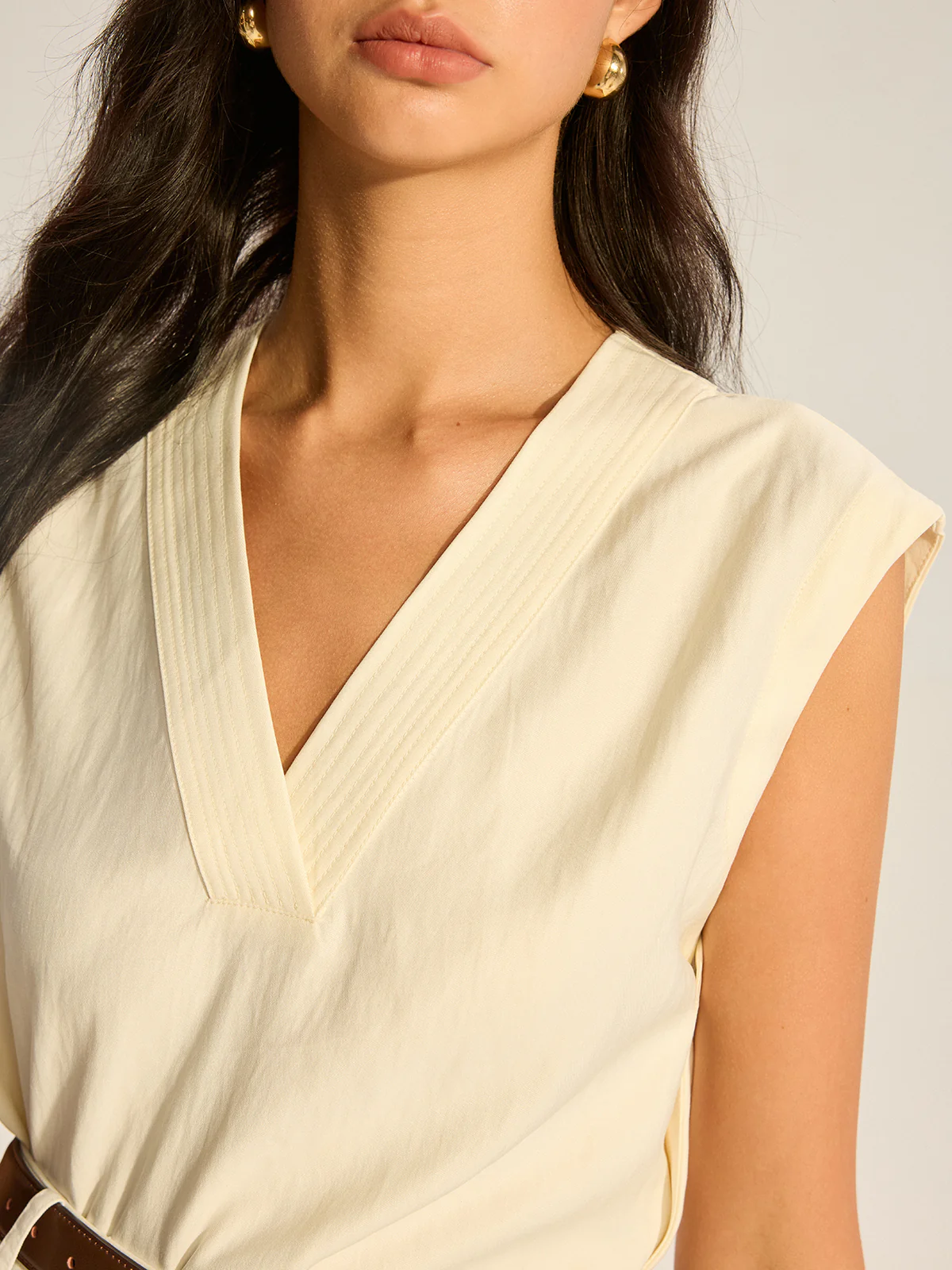 Sleeveless V-Neck Top with Piped Trim - Takermore