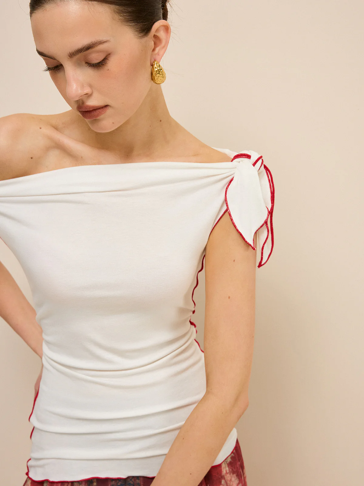 Off-Shoulder Contrast Trim Knotted Top - Takermore