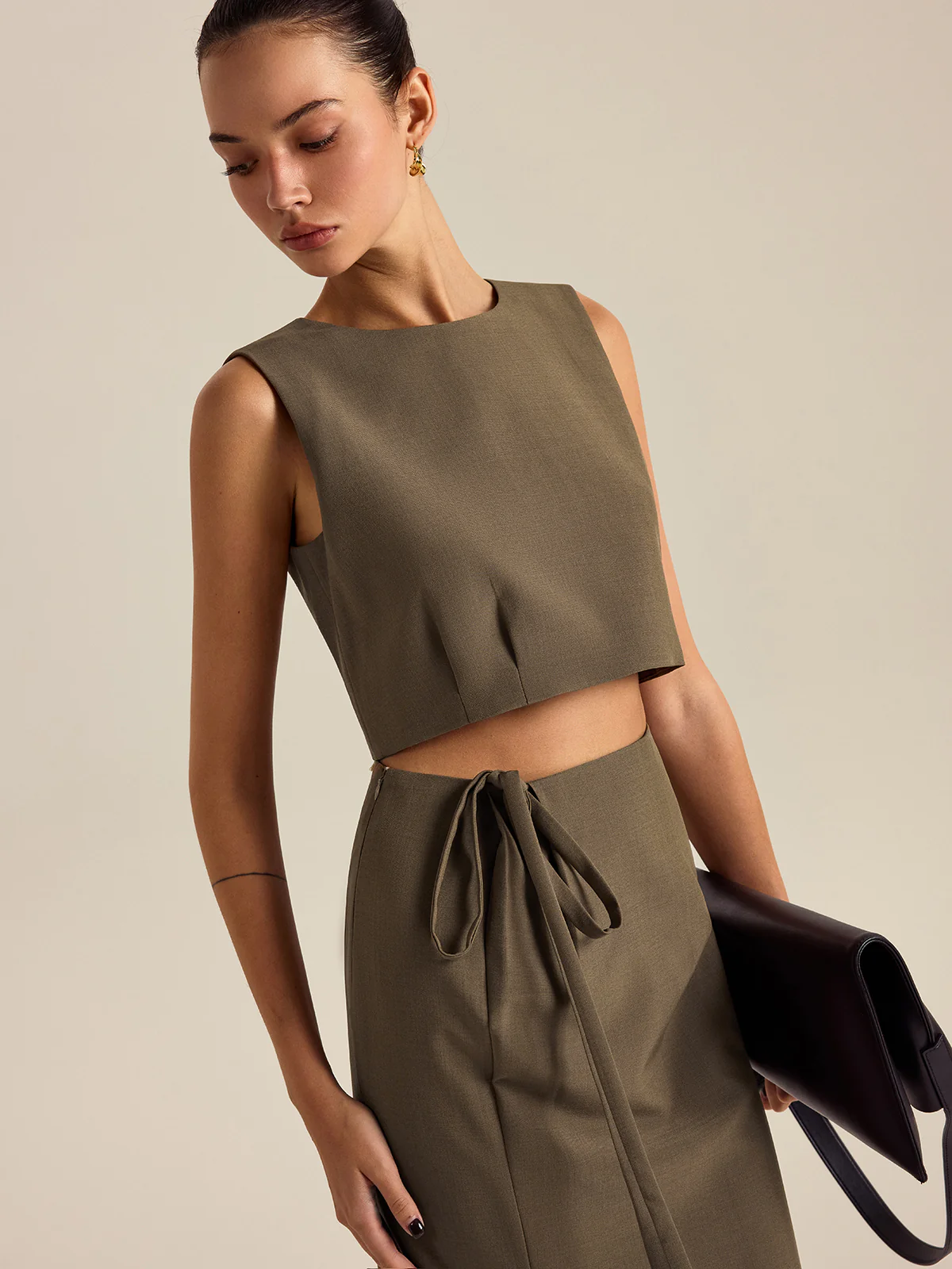 Sleeveless Round-Neck Crop Top - Takermore