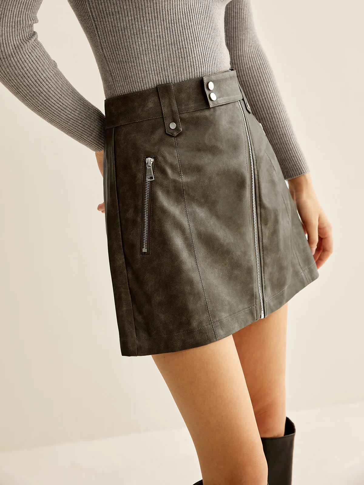 Asymmetrical Zipper Pockets Faux Leather Skirt - Takermore
