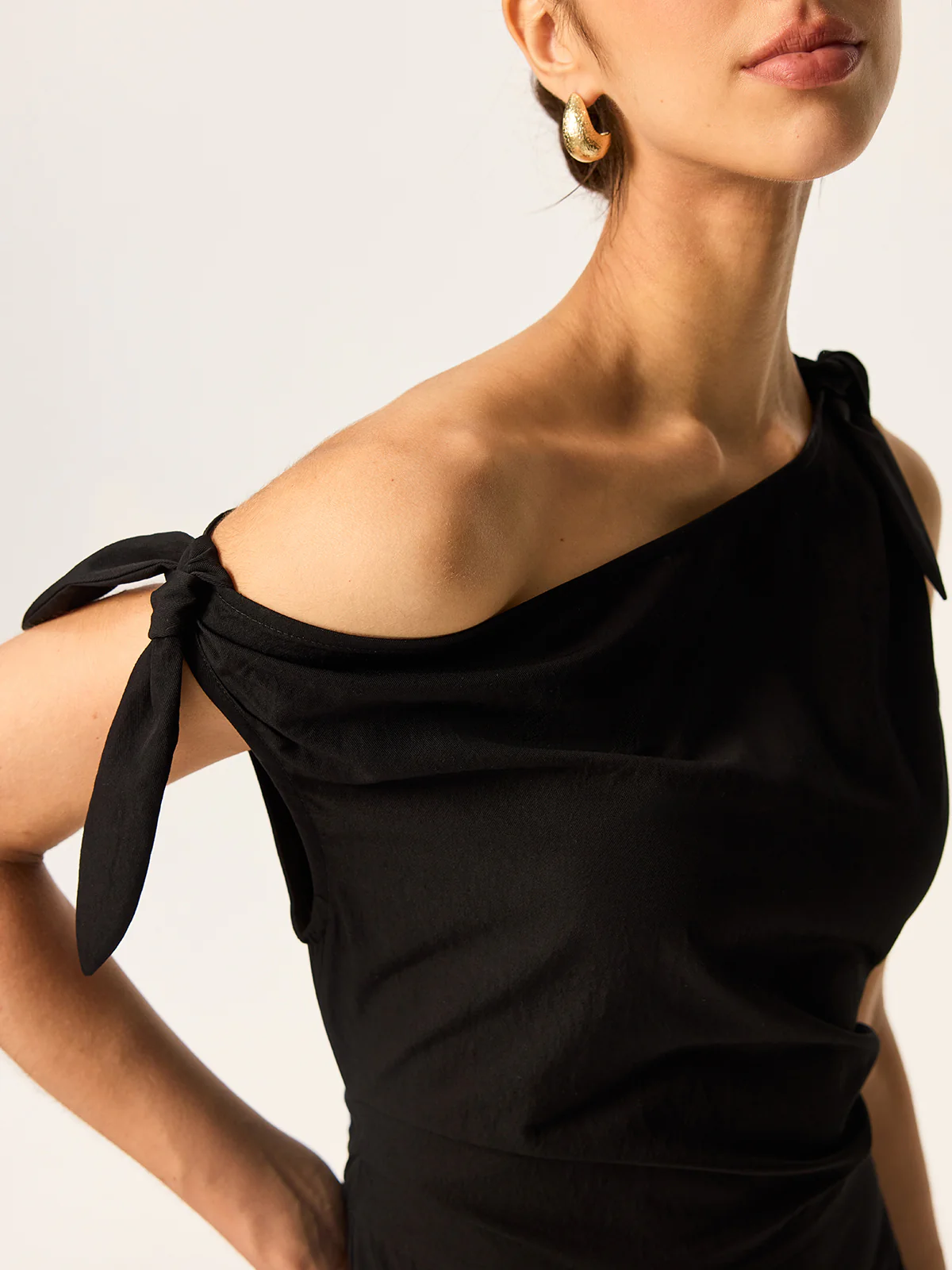 Asymmetric Pleated Maxi Dress with Bow Detail - Takermore