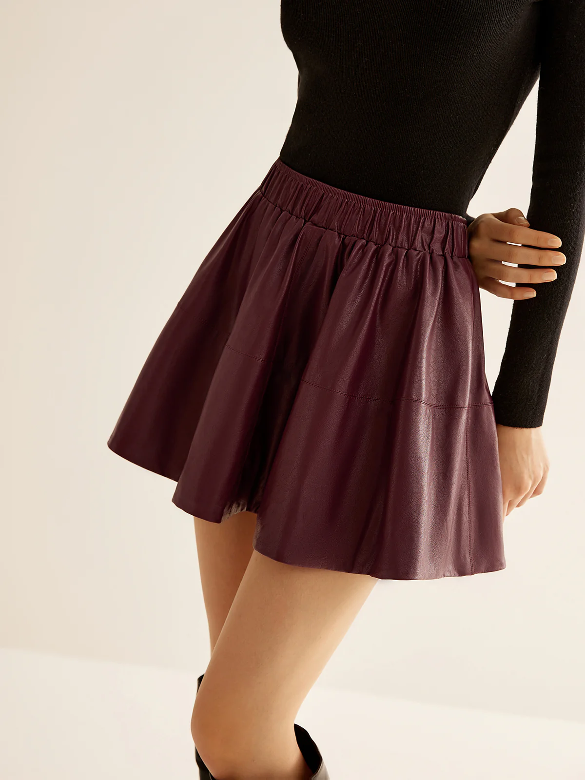 Elastic Waist Pleated PU Leather Skirt - Takermore